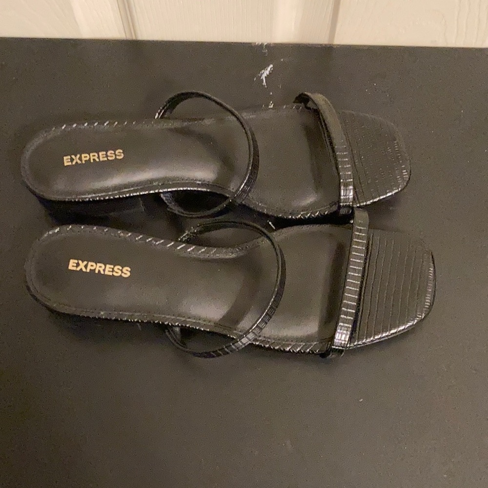 NWT Express Croc Single Strap flat sandals
